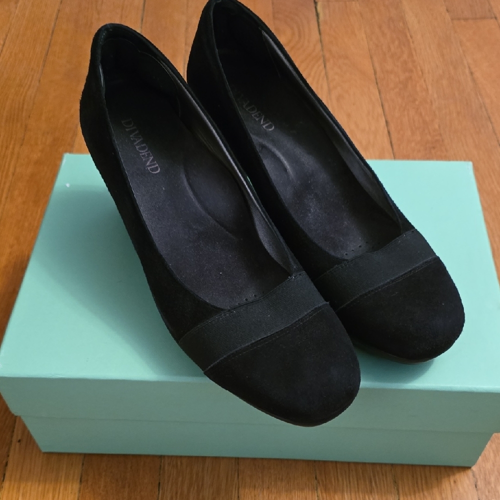 Elegant Black Heels by Divadend